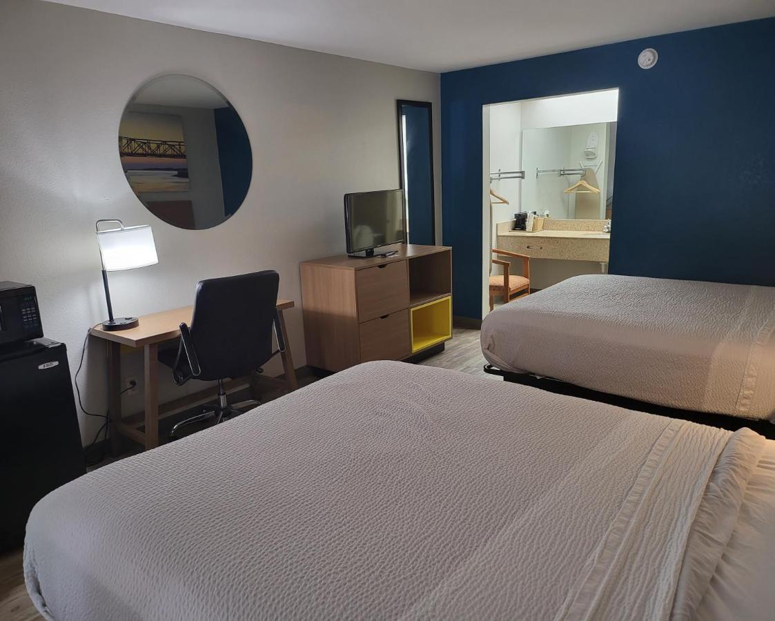 Days Inn By Wyndham Biscoe Esterno foto