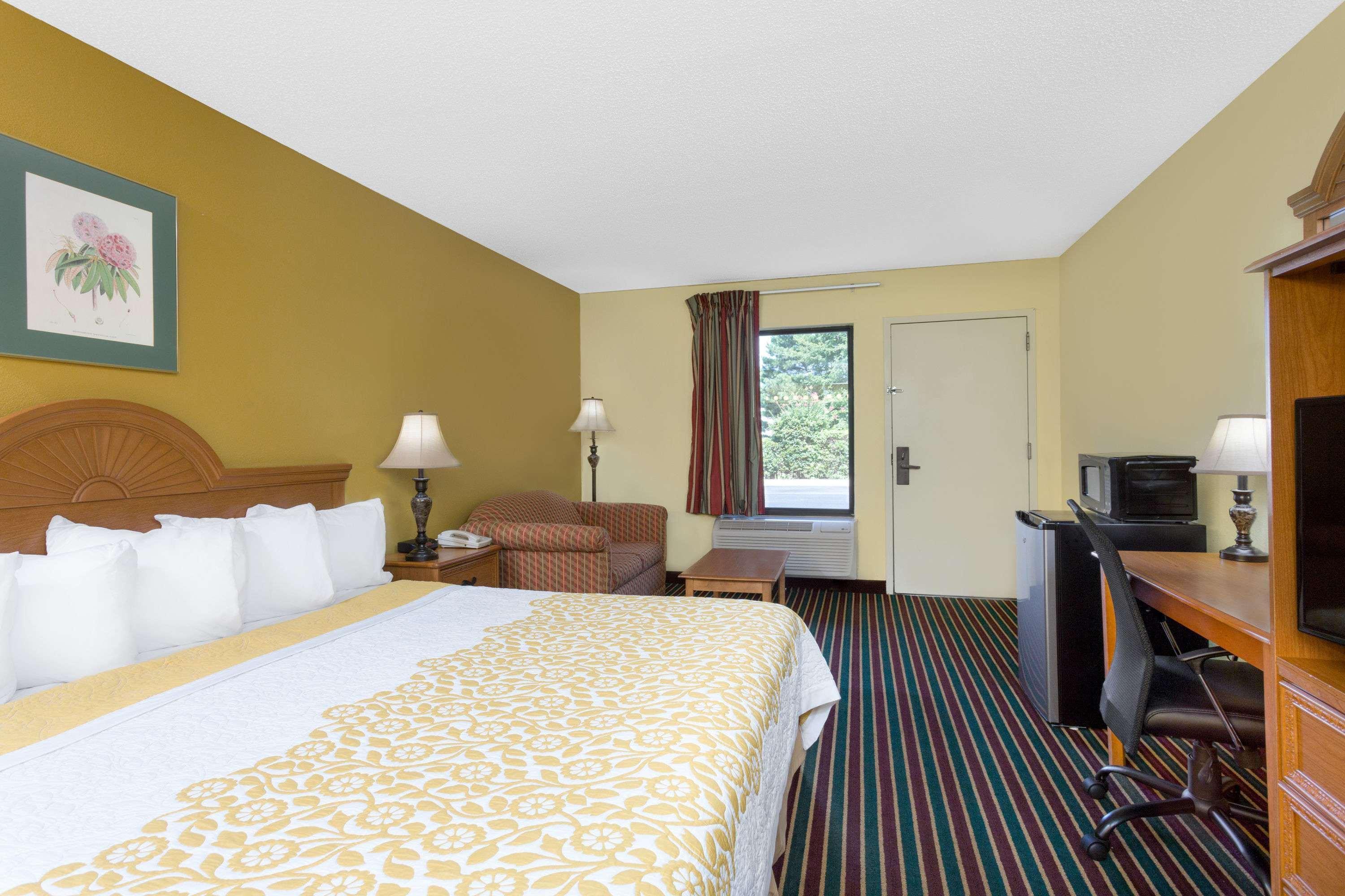 Days Inn By Wyndham Biscoe Esterno foto